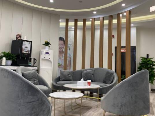 上海华尔康口腔门诊部休息区