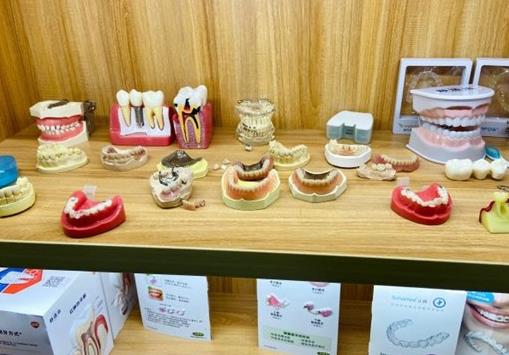 上海伯根口腔门诊部展示台