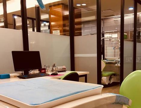 南充远大口腔门诊部治疗室
