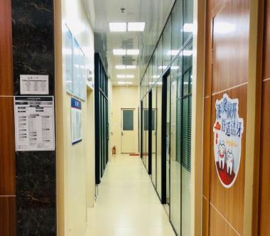 广州哥本口腔门诊部走廊