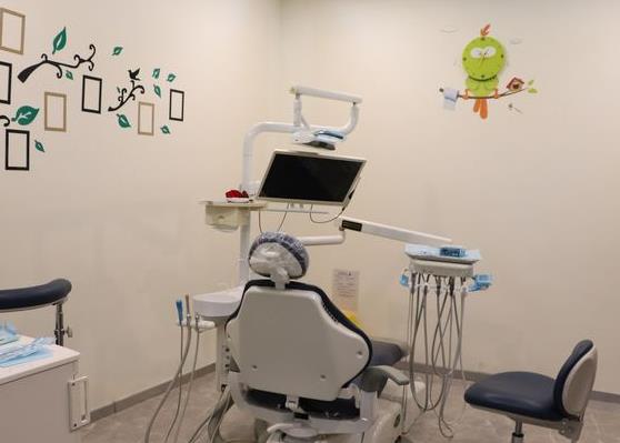 广州德仁口腔门诊部治疗室