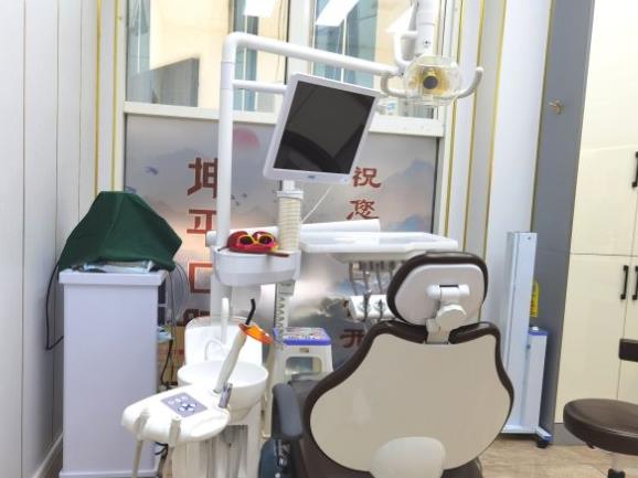 大连坤平口腔门诊部治疗室