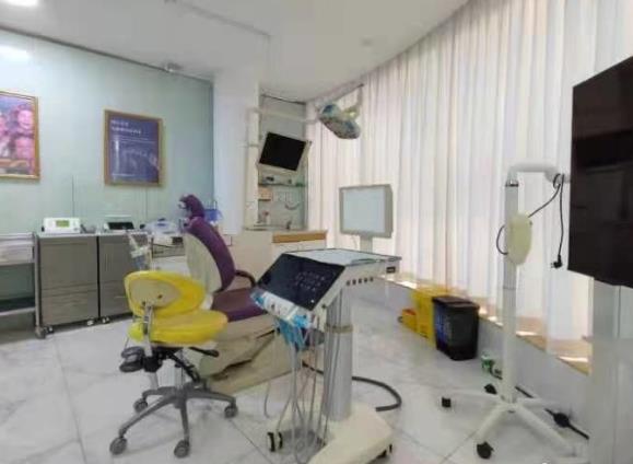 广州华医口腔门诊部治疗室