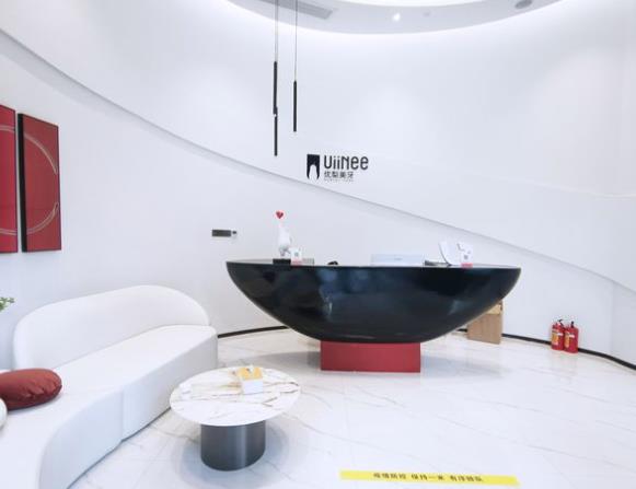 福建龙岩新罗优梨口腔门诊部前台