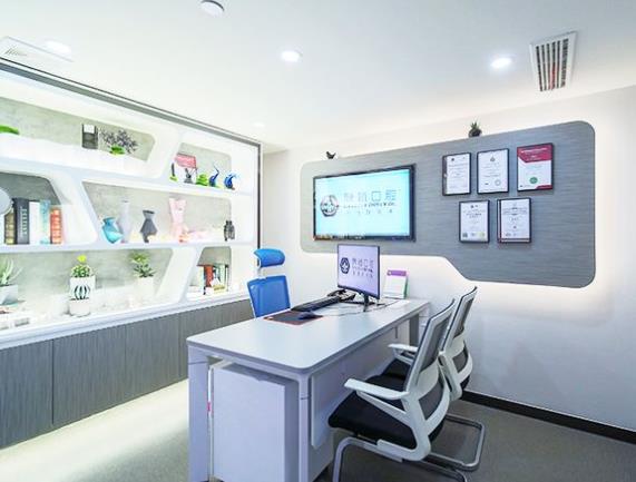 上海鼎植口腔（陆家嘴1088店）咨询室