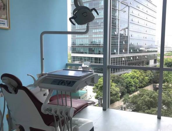 上海维佳康口腔门诊部（东航云锦店）治疗室