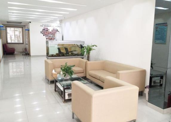 深圳启飞口腔门诊部（万众店）休息区