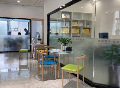 成都牙博士口腔麦牙店休息区