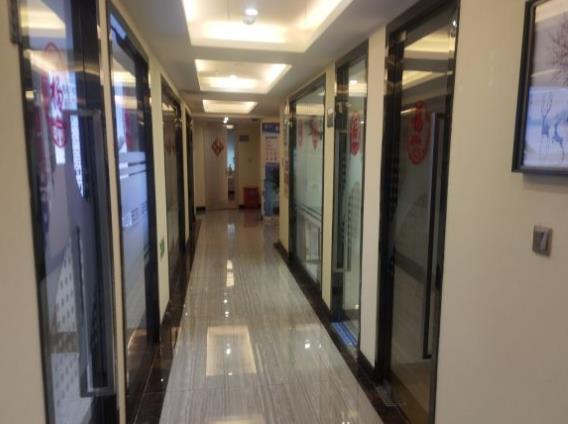 南宁蓝天口腔门诊部（西大店）走廊