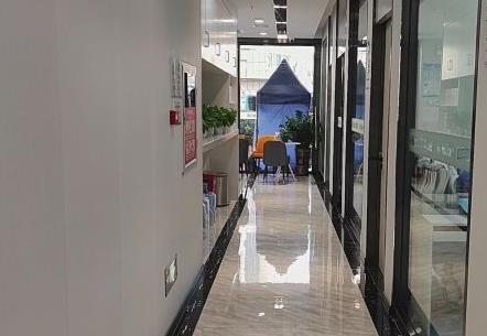 深圳海涛口腔门诊部（富悦店）走廊