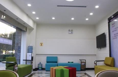 云南长鹏口腔连锁门诊部儿童游乐区
