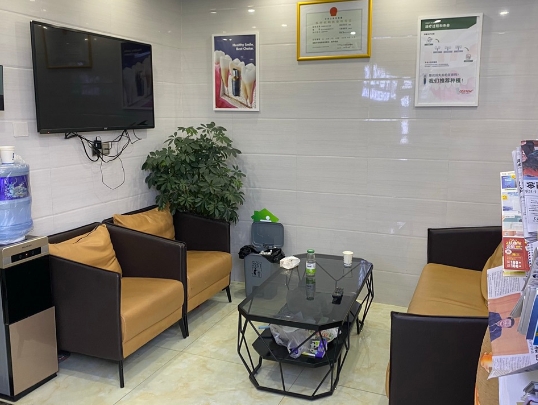 丽江博哲口腔诊所休息区