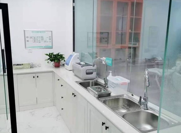 西安启典口腔门诊部消毒室