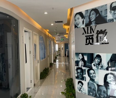 郑州觅微口腔门诊部医院走廊