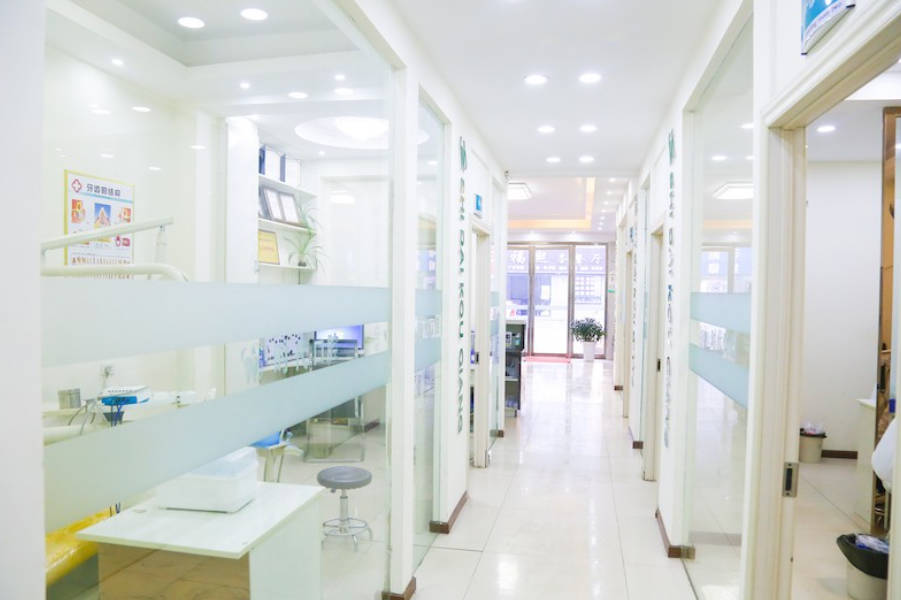 襄阳时代永恒口腔门诊部(立业路店)走廊