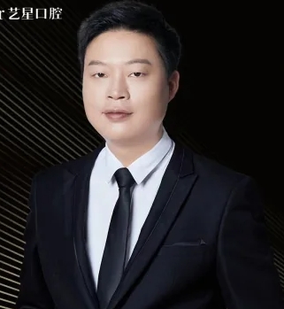 李伟