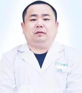 覃伟