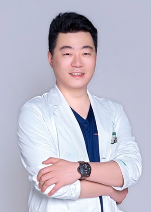 董彰实 董彰实