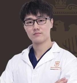 闫振